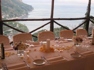 a table with a view of the ocean at Hotel Parsifal - Antico Convento del 1288 in Ravello