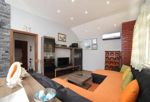 TV a/nebo společenská místnost v ubytování Apartment Tonka
