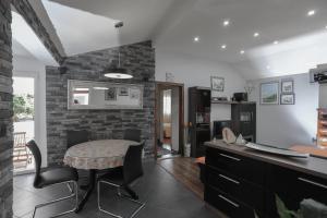 Kuchyň nebo kuchyňský kout v ubytování Apartment Tonka