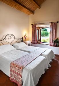 a bedroom with two beds and a window at Agriturismo Tenuta San Michele in Santa Venerina