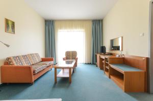 TV a/nebo společenská místnost v ubytování Hunguest Hotel Aqua Sol