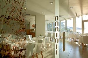 Restoran atau tempat lain untuk makan di Lucy Hotel