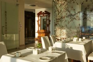 Ruang duduk di Lucy Hotel
