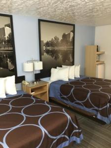 Letto o letti in una camera di Super 8 by Wyndham City of Moore