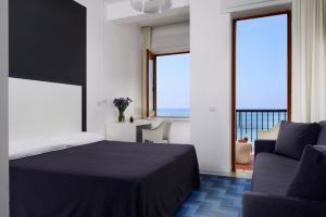 Postel nebo postele na pokoji v ubytování Hotel La Playa