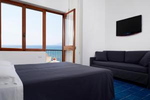 TV a/nebo společenská místnost v ubytování Hotel La Playa