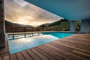 Dependance Hotel Mareo Dolomites tesisinde veya buraya yakın yüzme havuzu