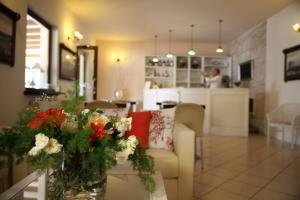 A seating area at Residence Hotel La Giara