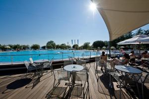 Бассейн в Maistra Camping Polari Mobile homes или поблизости