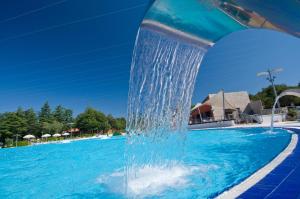 Бассейн в Maistra Camping Polari Mobile homes или поблизости