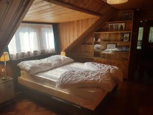 Ένα ή περισσότερα κρεβάτια σε δωμάτιο στο Chalet am See