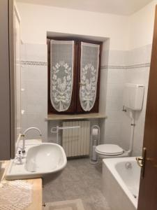 Ένα μπάνιο στο Locazione turistica Isabella +7 φωτογραφίες