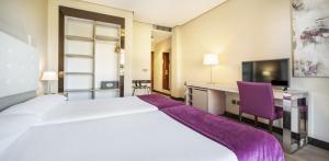 Cama o camas de una habitación en Ilunion Golf Badajoz