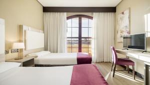 Cama o camas de una habitación en Ilunion Golf Badajoz