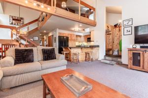 Gallery image of Snowcreek 598 in Mammoth Lakes