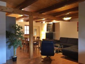 a living room with a couch and a table at Alpakahof Gaias Garten in Kriebstein