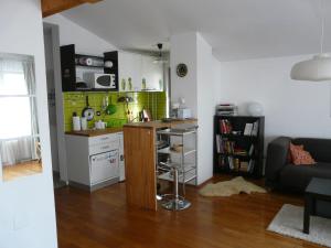 O bucătărie sau chicinetă la Cosy studio 55sqm, Cotroceni Area