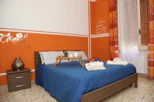 a bedroom with a blue bed with a table on it at Viale Italia 41: I migliori anni in Sassari