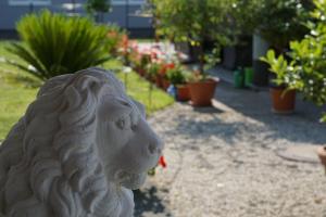 a statue of a lion in a garden at Northwest Studio Apartments in Klagenfurt