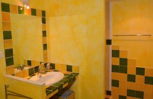 Ένα μπάνιο στο La Tuilière en Luberon +24 φωτογραφίες