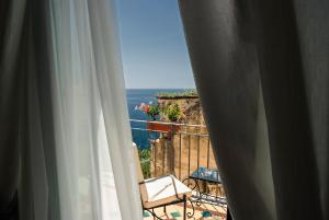 a view of the ocean from a balcony at Hotel Montemare in Positano