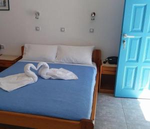 two swans making a heart on a bed at Asteria Hotel in Naxos Chora +38 photos