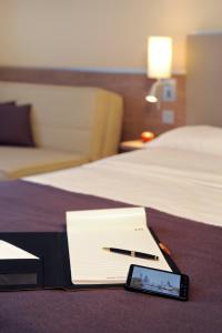 Postel nebo postele na pokoji v ubytování Mercure Hotel Frankfurt Eschborn Ost