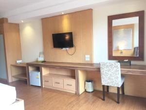 Μια τηλεόραση ή/και κέντρο ψυχαγωγίας στο Kitlada Hotel Udonthani