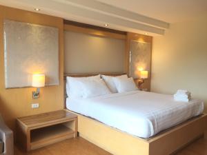 Ένα ή περισσότερα κρεβάτια σε δωμάτιο στο Kitlada Hotel Udonthani