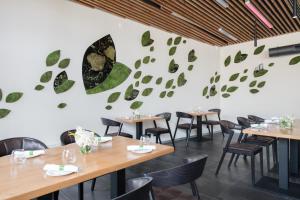 Reštaurácia alebo iné gastronomické zariadenie v ubytovaní Hotel Panská Zahrada