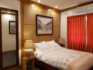 En eller flere senge i et værelse på Stay Amare Pacific Grand Magnolia