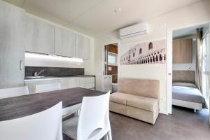 A bed or beds in a room at Camping Fusina