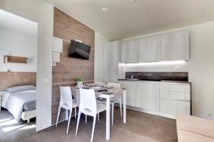 A kitchen or kitchenette at Camping Fusina