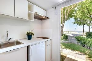 A kitchen or kitchenette at Camping Fusina