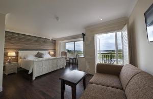 Postel nebo postele na pokoji v ubytování Sea Breeze Lodge B&B Galway