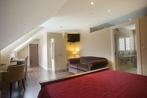 TV a/nebo společenská místnost v ubytování Sea Breeze Lodge B&B Galway