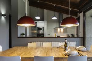 A kitchen or kitchenette at Cal Sadurní
