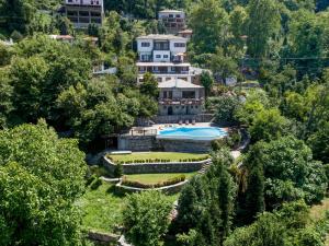 an aerial view of a house with a swimming pool at Aroma Piliou - Άρωμα Πηλίου in Mouresi