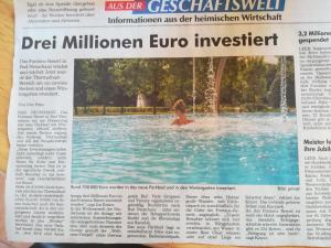 a article in a newspaper in a swimming pool at Käptn's Koje in Weener