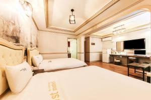 Posteľ alebo postele v izbe v ubytovaní Q Hotel Yongin