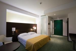 Säng eller sängar i ett rum på Hotel Senator