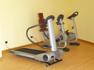 Fitness centrum a/nebo fitness zařízení v ubytování Hotel Senator + 14 fotografií