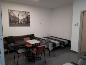 A bed or beds in a room at Kertvárosi Apartman II