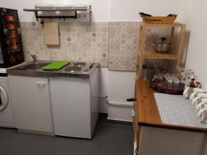 A kitchen or kitchenette at Kertvárosi Apartman II