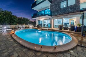 Bazén v ubytovaní Luxury Apartments VilaMaloca alebo v jeho blízkosti