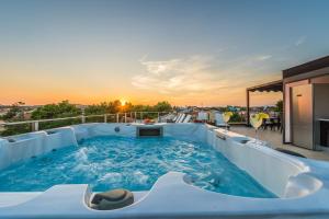 The swimming pool at or close to Luxury Apartments VilaMaloca