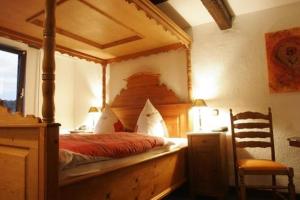 a bedroom with a canopy bed with a desk and a chair at Lahnromantik in Nassau