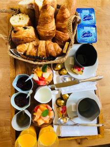 Сніданок для гостей La Fourmi Home