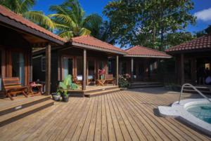 eine Holzterrasse mit einem Pool und einem Haus in der Unterkunft Marbucks Bed & Breakfast fka DayDreamin Boutique Hotel in San Pedro