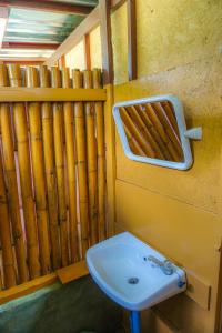 
Salle de bains dans l'établissement Family Hut Pai
